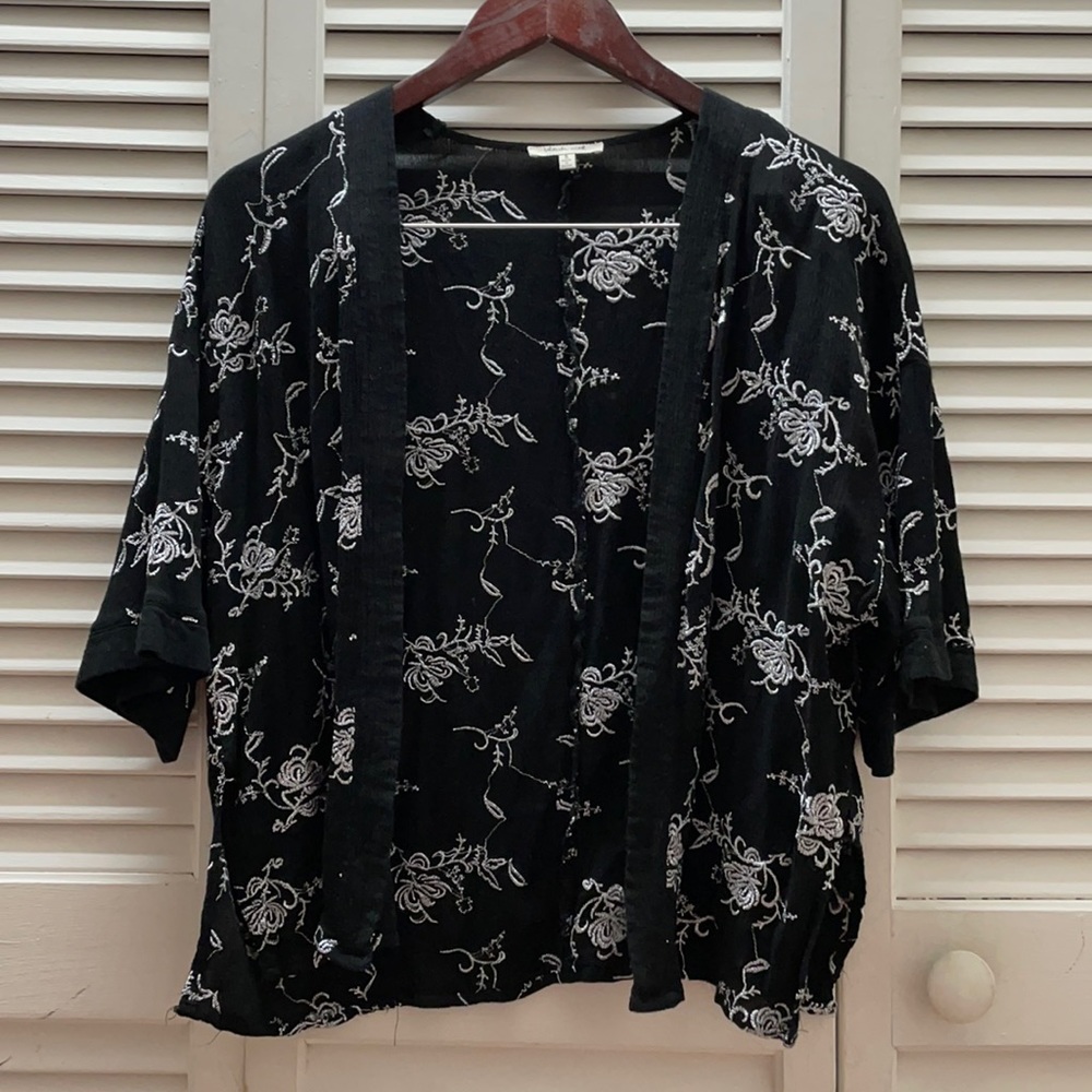 Kimono Style Cardigan White Floral Embroidery Detail
